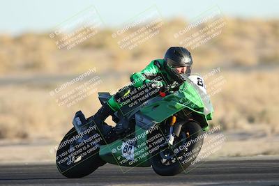 media/Dec-07-2025-CVMA (Sun) [[3e7d2de5dc]]/Race 18-Formula Twins-Formula 40 UL/